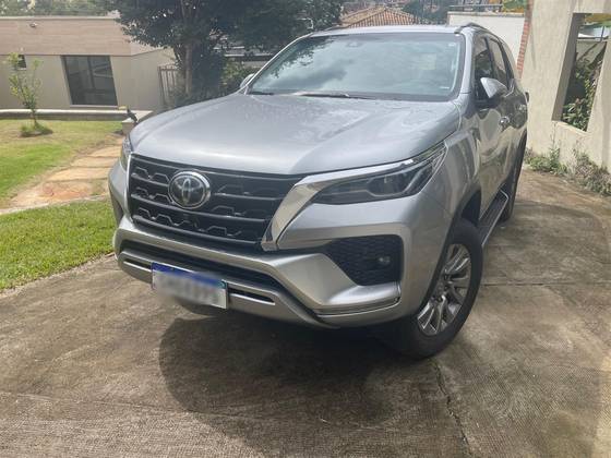 TOYOTA HILUX SW4 2.8 D-4D TURBO DIESEL SRX 7L 4X4 AUTOMÁTICO